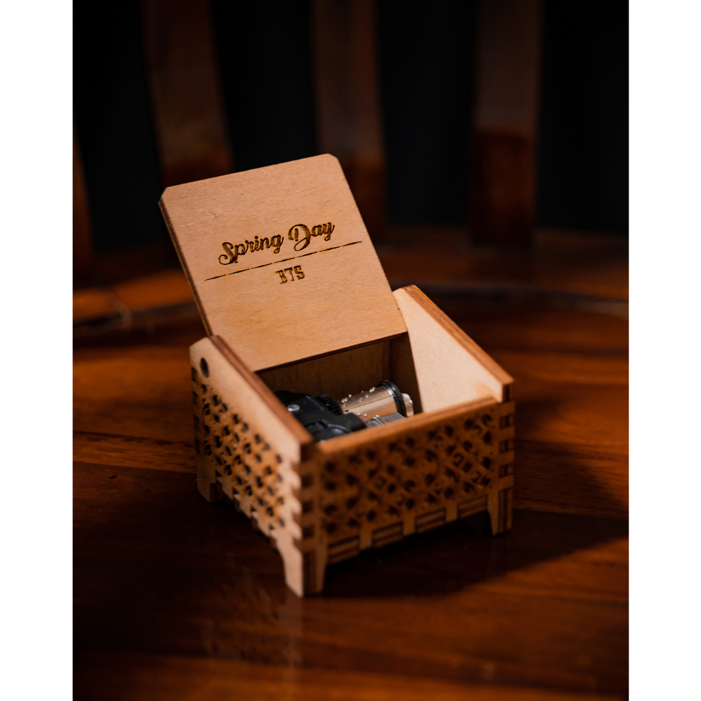 กล่องดนตรี BTS Spring Day อัตโนมัติ - ของขวัญเฉพาะสําหรับคนรัก Boyband เกาหลี & ARMY