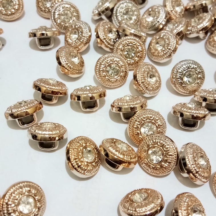 กระดุมเสื้อเพชรลายจุด 100 ชิ้น BR 211 (ขายปลีก)