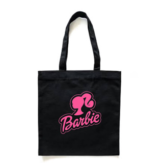 กระเป๋าโท้ท ผ้าฝ้าย และผ้าแคนวาส พิมพ์ลายโลโก้ BARBIE lets go สไตล์วินเทจ สําหรับผู้ชาย และผู้หญิง