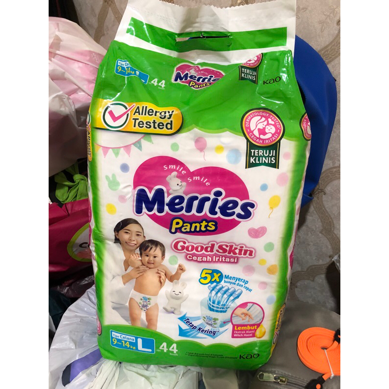 Merries Pants Pampers บรรจุ 44 ชิ้น / กางเกงผ้าอ้อมเด็ก บรรจุ 44 ชิ้น