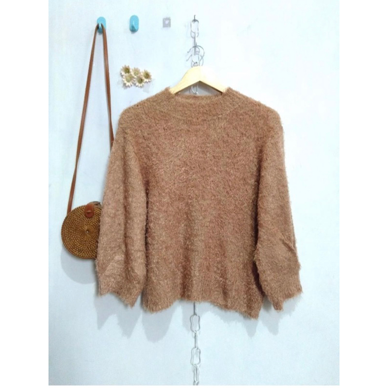 GU uniqlo Fuzzy Sweater