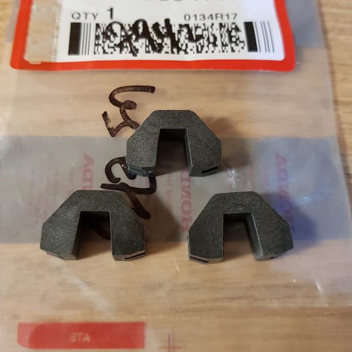 (BEAT FI, SCOOPY FI, VARIO 110FI) HONDA ORIGINAL - ROLLER/ PIECE SLIDE HOUSE NAIL 22011GCC770 ORIGIN