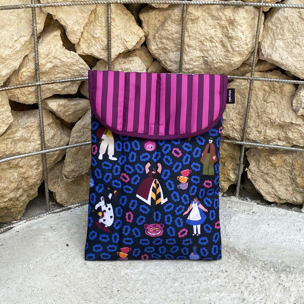 Laptop SLEEVE ALICE IN MERAKILAND/ PUFFY LAPTOP SLEEVE ALICE/ LATOP BAG/ LASLEEVE