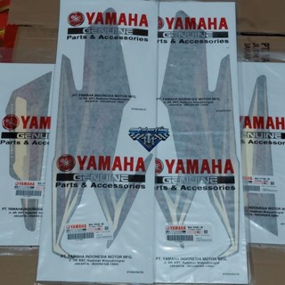 สติกเกอร์ติดถังน้ํามัน และกล่องแบตเตอรี่ ซ้าย และขวา สีแดง สําหรับ YAMAHA YGP 3KA-F4244-30/3KA-F4245-30/3KA-F174J-30/3KA-F174K-30