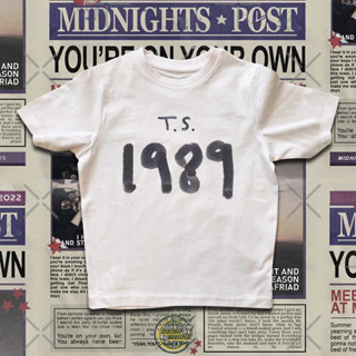 เสื้อครอปท็อป แขนสั้น พิมพ์ลายกราฟฟิค T.S.1989 by taylor swift y2k สําหรับเด็ก