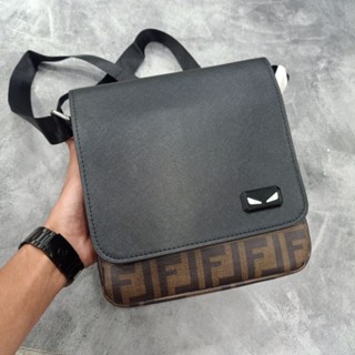 Fendi กระเป๋าสะพายไหล่ นําเข้า สําหรับทุกเพศ