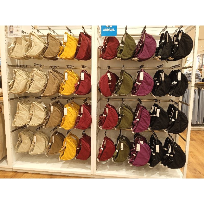 Uniqlo Round Mini Shoulder Bag Round Mini Shoulder Bag / Corduroy Original Store Jastip