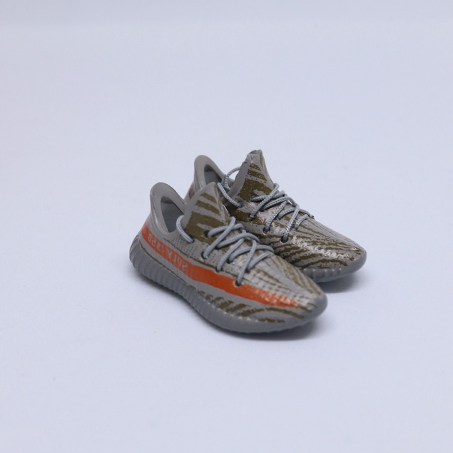 GANTUNGAN 3D BOOST YEZZY 350 V2 BELUGA SNEAKER KEYCHAIN ของจิ๋ว. ไม้แขวนเสื้อ