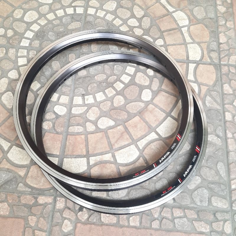 ARAYA BT550 RIMS 16 x 1 3/8 28H สีดํา CNC
