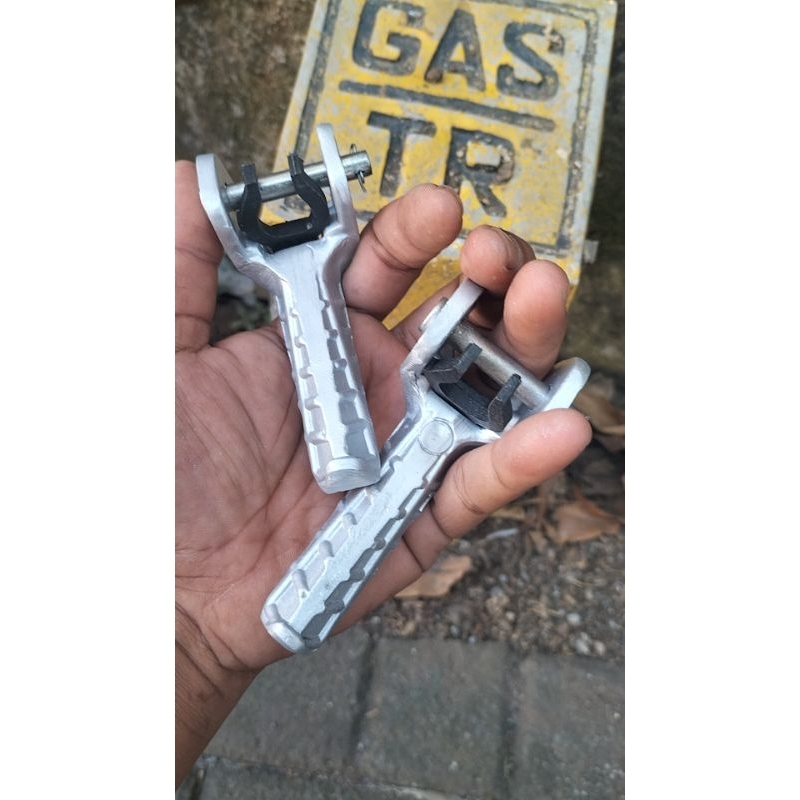 HONDA CRF FOOTSTEP HONDA CRF REAR STEP CRF REAR FOOTSTEP CRF REAR FOOTSTEP CRF ORIGINAL REAR STEP CR