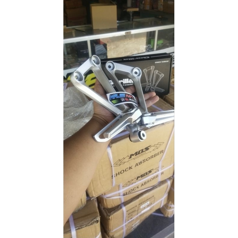 FOOTSTEP POST CB150R CBR K45 STREETFIRE LED นําเข้ากีฬา GORILA