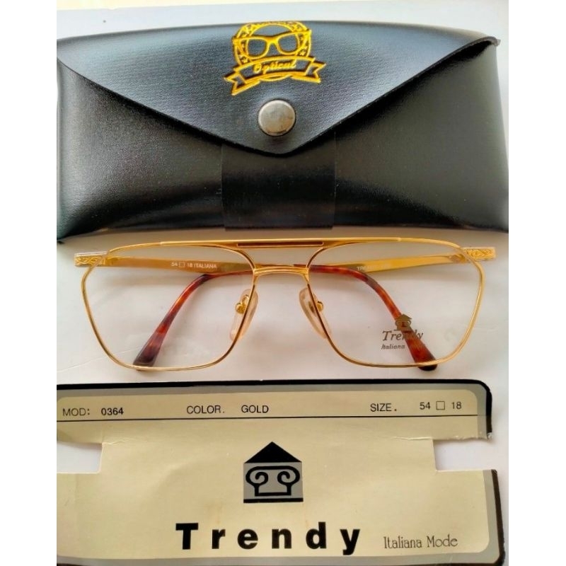 แว่นกันแดดวินเทจ 80s/กรอบวินเทจแบรนด์: TRENDY
22KGP
ต้นฉบับทําในอิตาลี
ขนาด : 54-18
วินเทจแท้
ฉบับหา