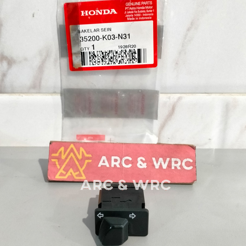 TOMBOL Beat eSP / Revo 110 FI / Scoopy eSP สวิตช์ปุ่มไฟเลี้ยว // 35200K03N31