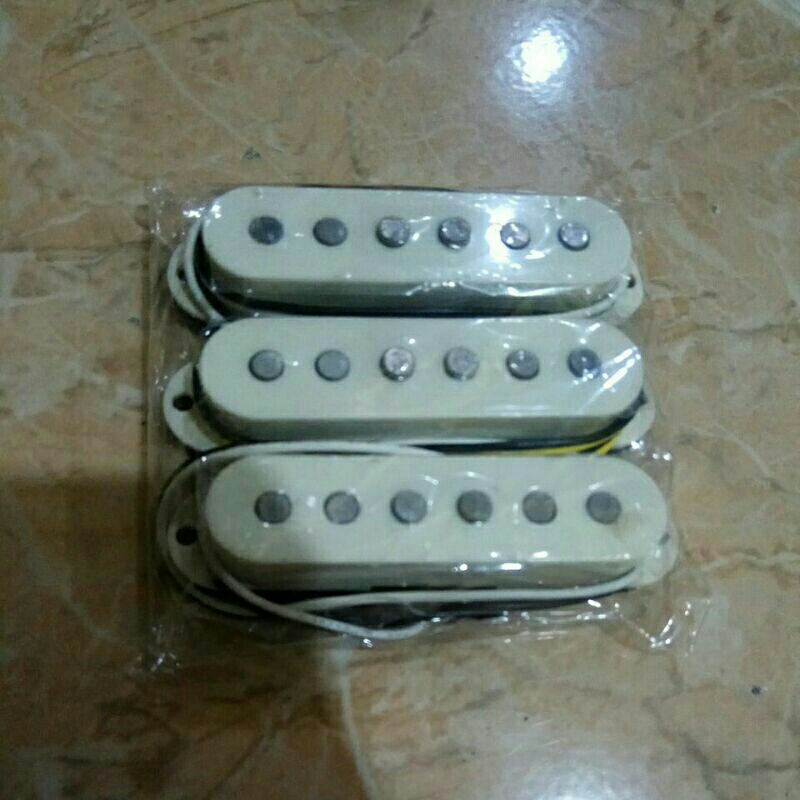 Squier Classic Vibe 70s รถกระบะ SSS ดั้งเดิม