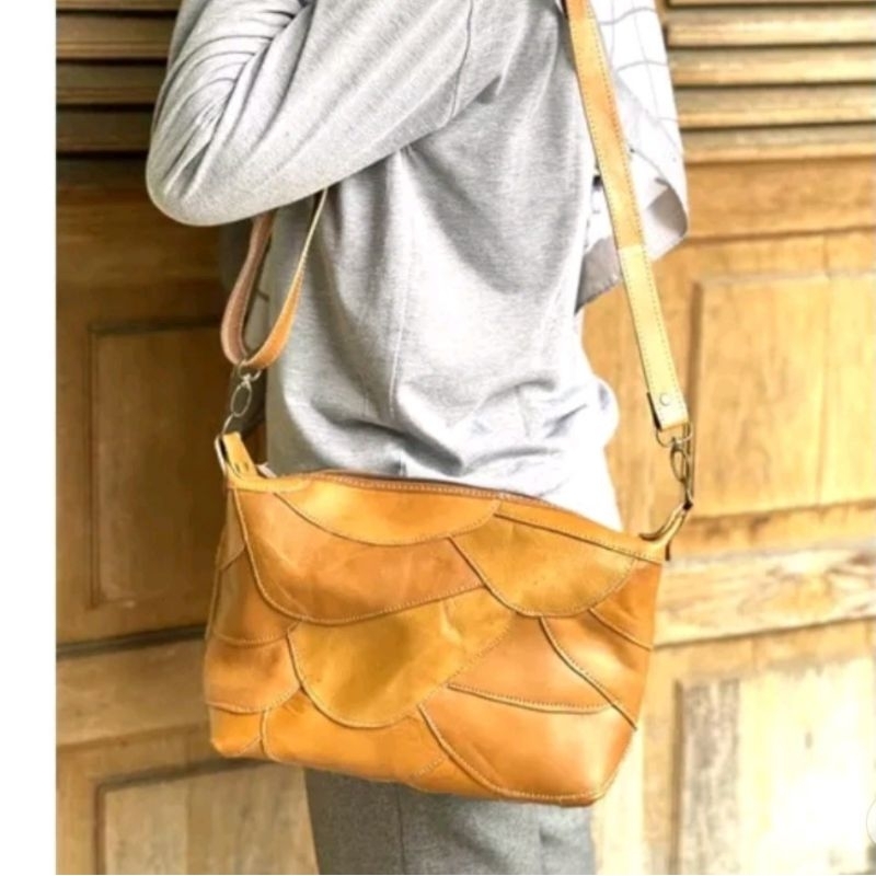 DnR Mart กระเป๋าสะพายหนังแท้ Patchwork