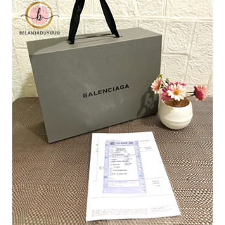 Balenciaga กล่องของขวัญ สีเทา