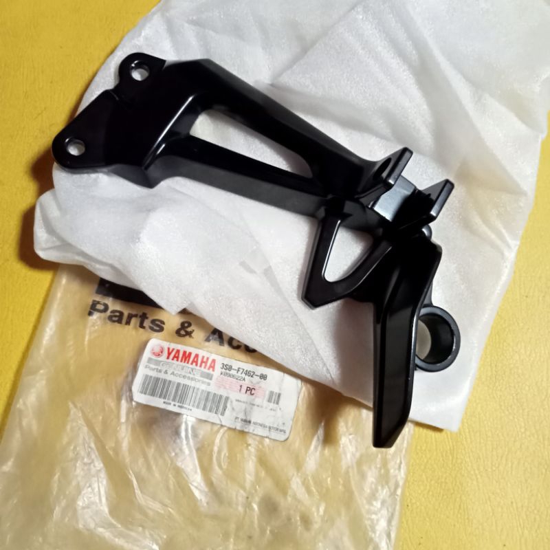 พักเท้าหลัง Footstep postap RIGHT Yamaha Vega R ใหม่ ORIGINAL YGP 3S0-F7462-00