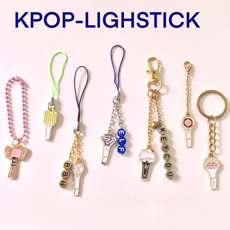 Idol Collectibles 103 บาท พวงกุญแจเคลือบ ลายศิลปินเกาหลี HP Super Junior Exo NCT BTS Blackpink Seventeen Stray Kids Can Custom Name Hobbies & Collections