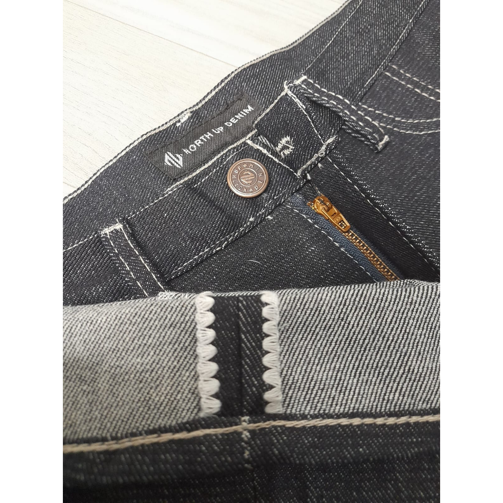 NORTH UP DENIM SELVEDGE JEANS SELVEDGE DENIM การออกแบบผ้ายีนส์สีดํา