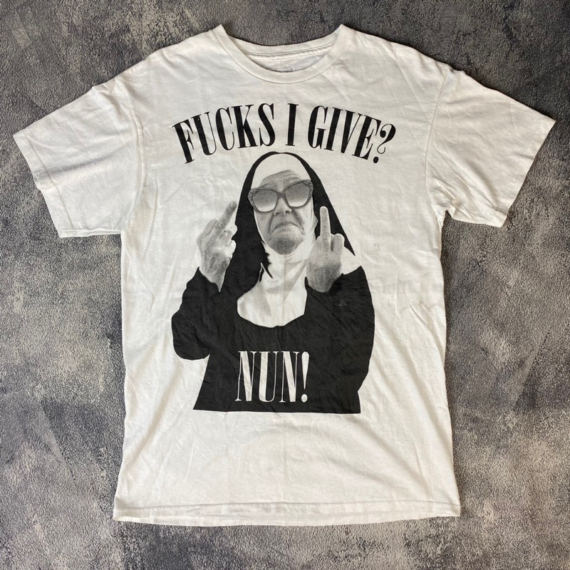 Spencers Fucks I Give เสื้อยืด? แม่ชี!