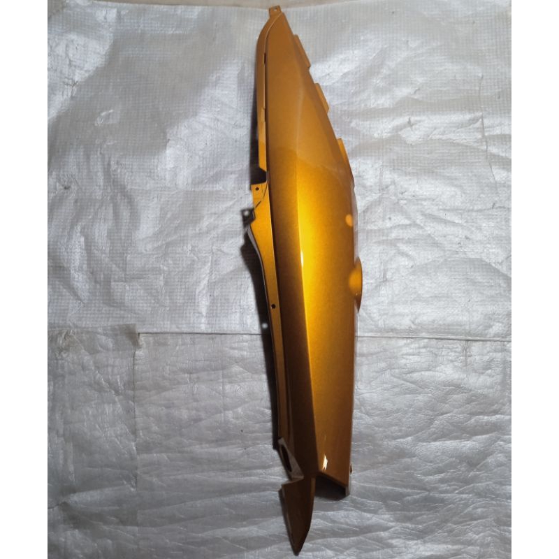 ฝาครอบตัวซ้ายสําหรับ Suzuki Shogun 125 FL Original SGP 47111B16H10NX9C