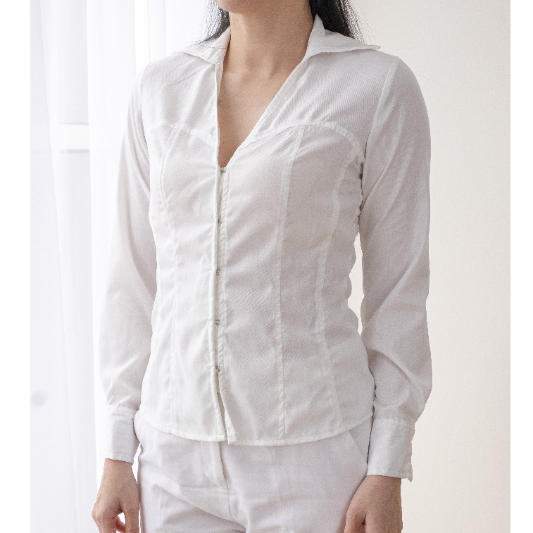 เสื ้ อเชิ ้ ต Alaia