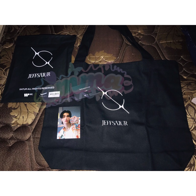 [READY] กระเป๋าโท้ต Jeff Saturn Live On