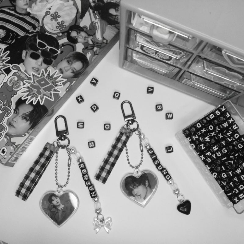[ปรับแต่งได้] สายคล้องโทรศัพท์ NCT DREAM BW Ver|พวงกุญแจ NCT DREAM|พวงกุญแจ|พวงกุญแจ Kpop|พวงกุญแจ