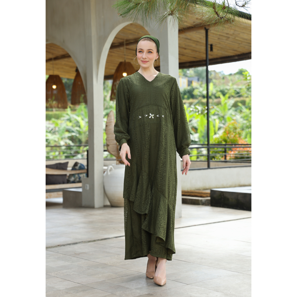 Fey Attiret - ชุดเดรส Melva พร้อมเลื่อม