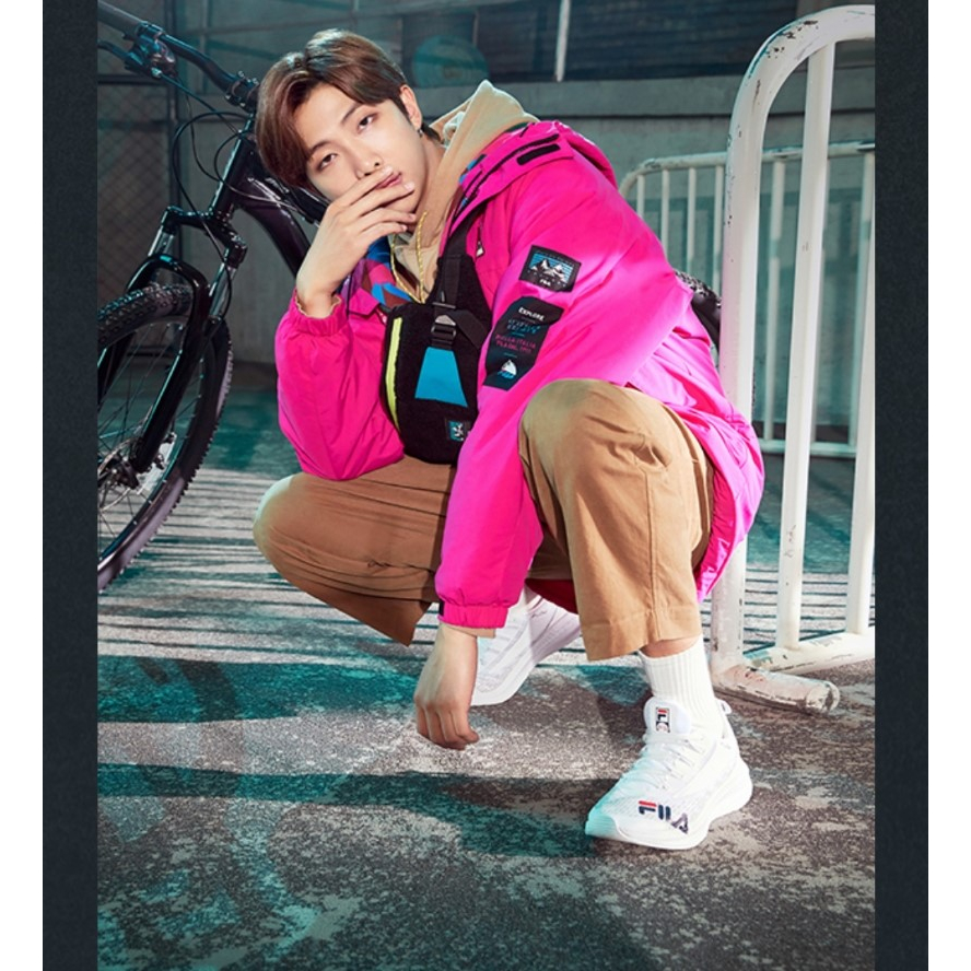 Hitam Fila กระเป๋าสะพายข้าง สีดํา รุ่น BTS Fall Edition Fila Black Bag Autumn Edition BTS สินค้าอย่างเป็นทางการ