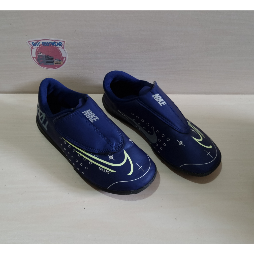 Nike JR Vapor 13 Club MDS TF Turf CJ1180-401. รองเท้าฟุตซอล สําหรับเด็ก