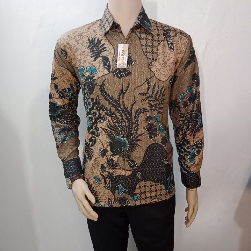 เคมีจา ต้นฉบับ เซการ์ จากาดบาติก รหัส 008 ผ้าบาติกมานุก ลายครีมเข้ม เสื้อบาติกแขนยาวผู้ชาย ผ้าบาติกสมัยใหม่ดั้งเดิม 8.8 23 ทางเลือกของ บาติกขายส่ง