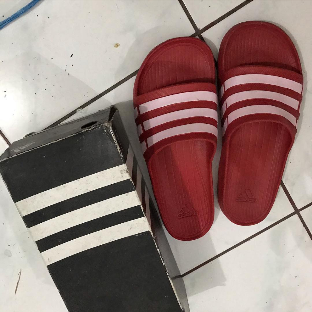 รองเท้าแตะ Adidas duramo สีแดง ขนาด 9.jpn275 ซม.