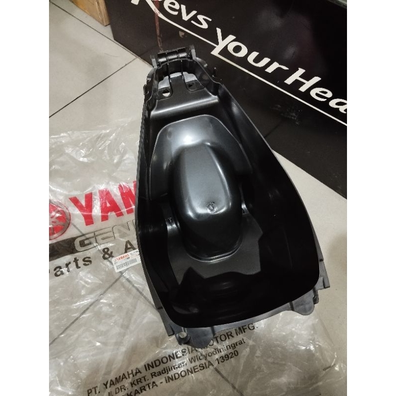 LUGGAGE BOX YAMAHA XEON RC XEON GT 125 AEROX 125 ORIGINAL 1LB-F473R-00