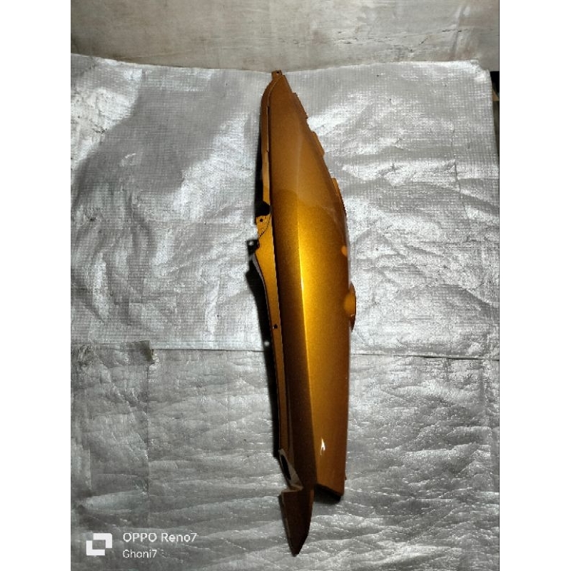 ฝาครอบตัวซ้ายสําหรับ Suzuki Shogun 125 FL Original SGP 47111B16H10NX9C