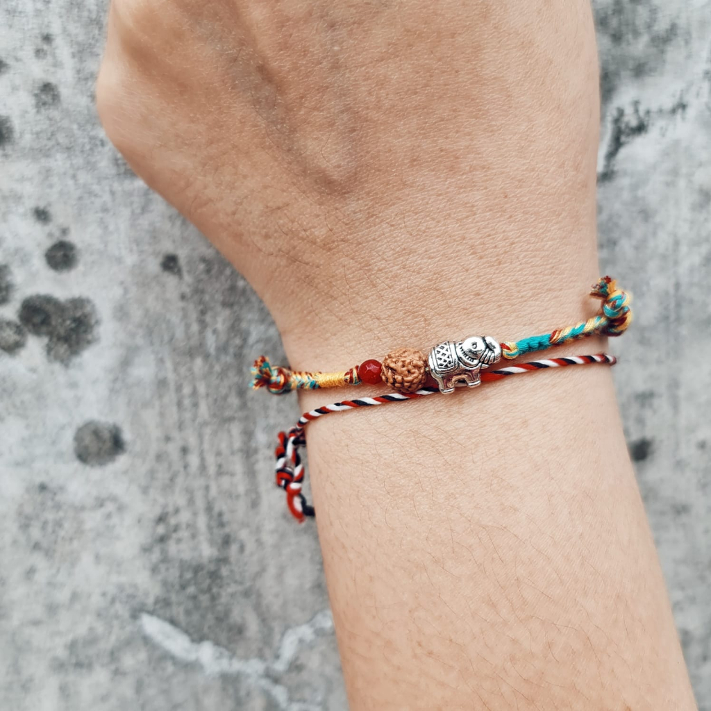 สร้อยข้อมือเชือกถัก Sumitra Bangjo Elephant Boho 23.000437