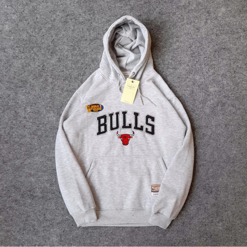 Hitam Chicago BULLS X MITCELL&NESS เสื้อฮู้ดสีดําเต็มแท็กปักเสื้อสเวตเตอร์นูนสามารถ