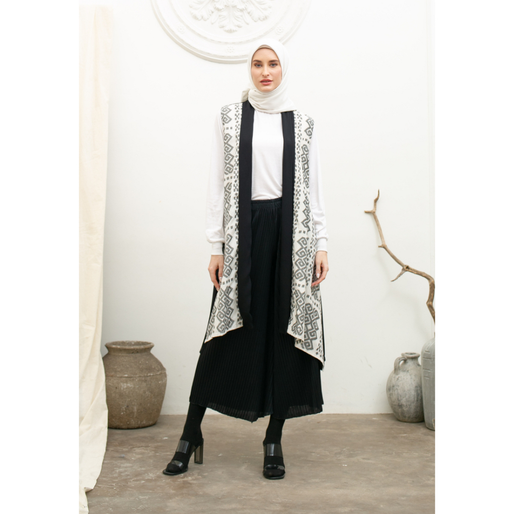 เสื้อกั๊กไหมพรมทอสีขาว Kila