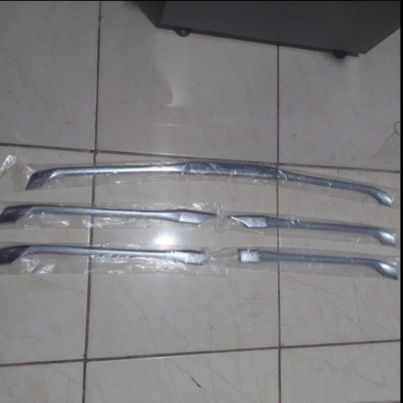 กระจังหน้า Toyota Innova 2012