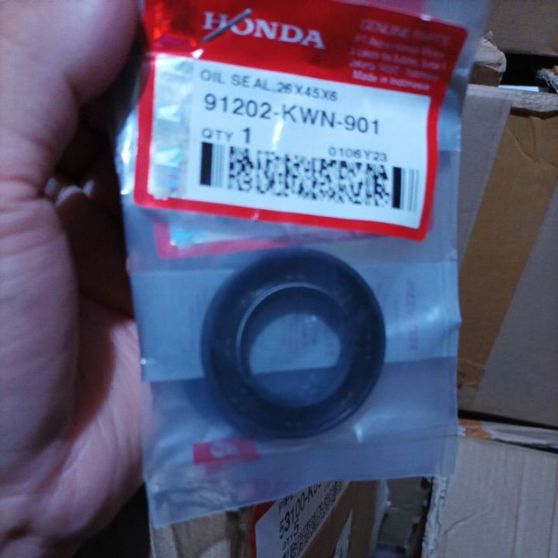 ซ้าย CRANK AXLE SEAL VARIO 125 150 PCX เดิม 91202 KWN 901