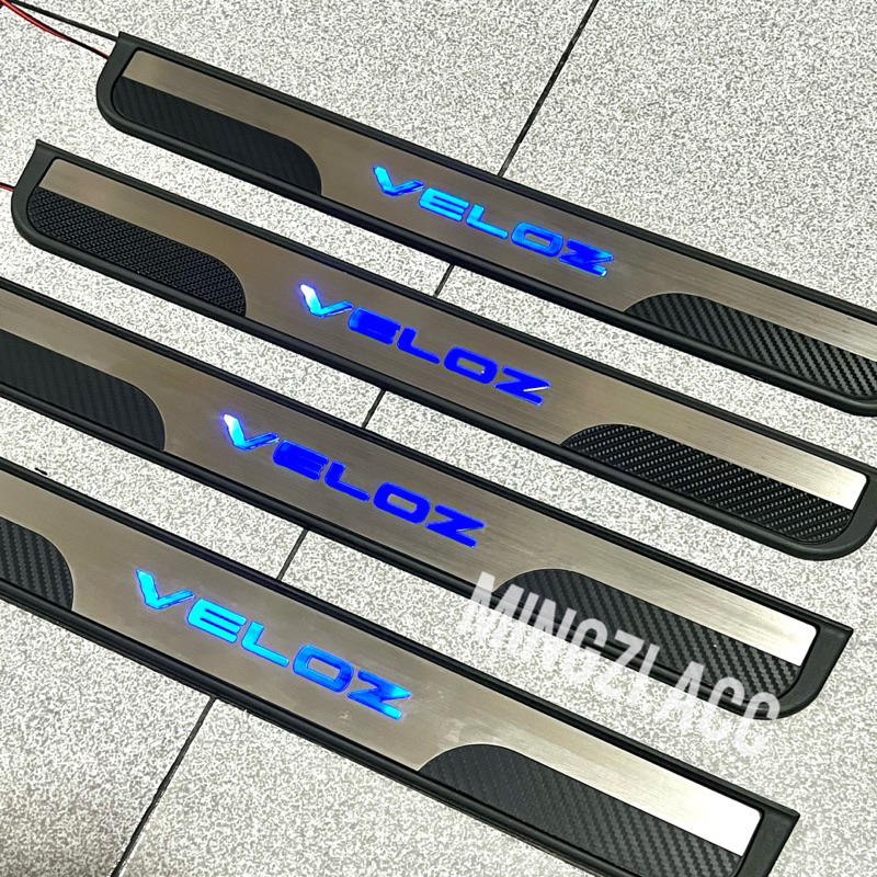 ใหม่ทั้งหมด VELOZ 2022 2023 2024 ด้านข้าง SCUFF SILLPLEATE ด้านข้างประตูรถด้านข้างไฟ LED สีฟ้า ISOKA