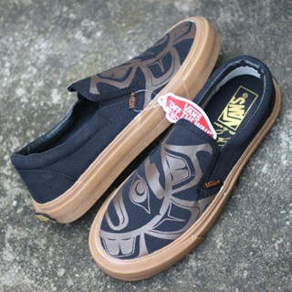 Vans Slipon Black Gum James Johnson รองเท้าลําลอง คุณภาพดี หรูหรา สําหรับผู้ชาย และผู้หญิง