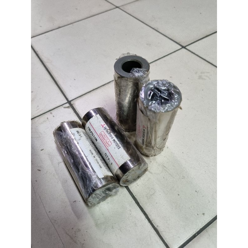 ปากกาลูกสูบ Mitsubishi Strada L200 K77 K57 Triton KB7 4M40 ดั้งเดิม