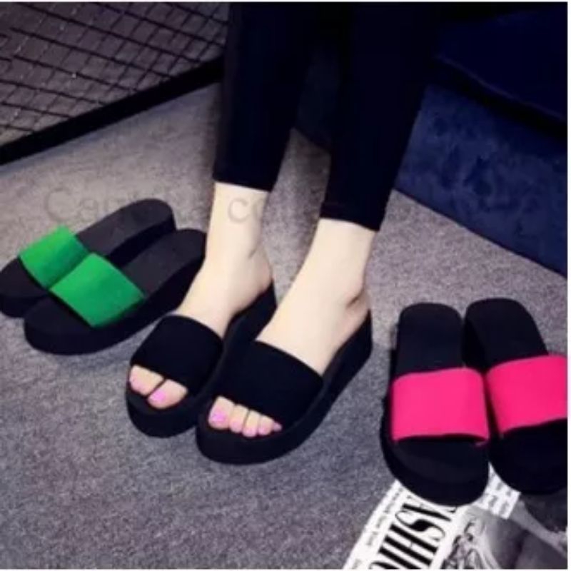 Kokop HK ANDIN WEDGE SANDALS รองเท้าแตะ TRRORIS