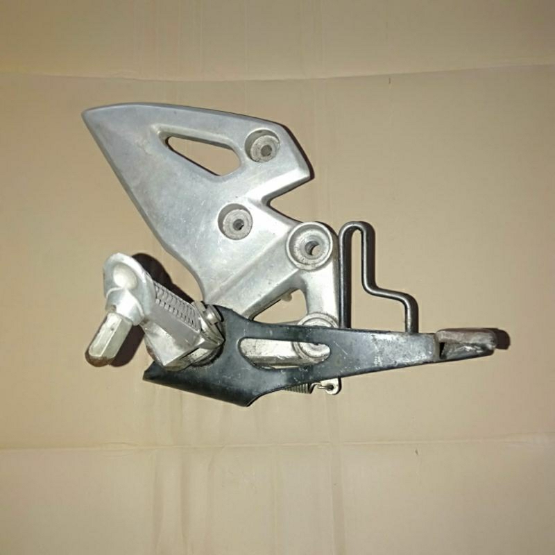 พักเท้าหน้าขวา suzuki GSX R 150