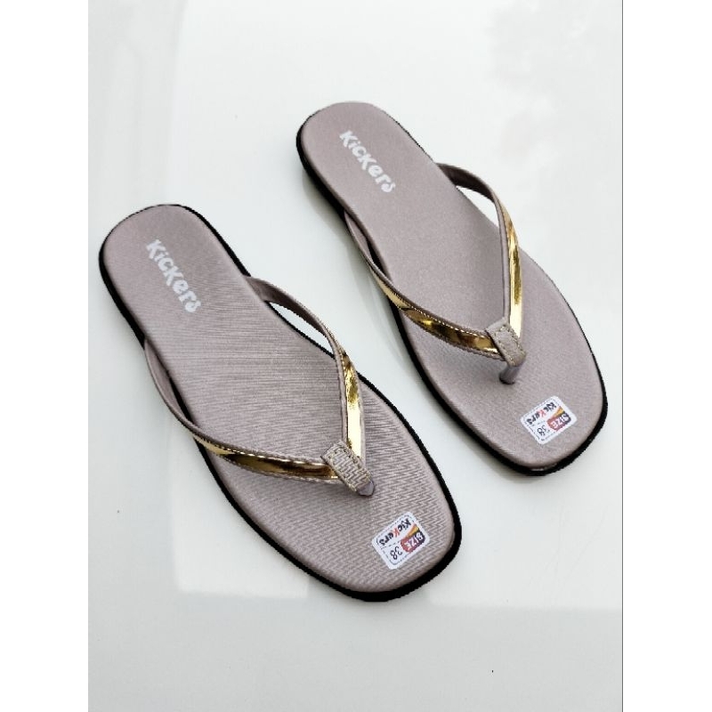 รองเท้าแตะ Kickers**