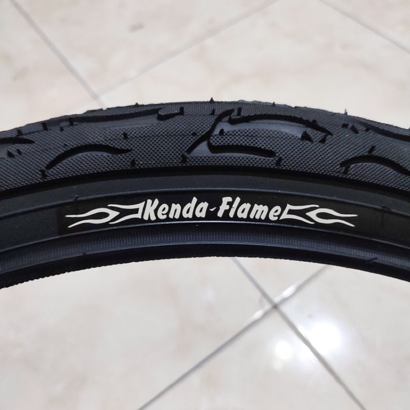 Hitam Kenda Flame ยางนอกจักรยาน 24 นิ้ว 54-507 ขนาด 24x2.125 หรือ 24x2.125 สีดํา