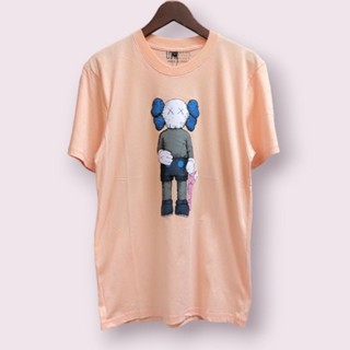 เสื้อยืด kaws x uniqlo