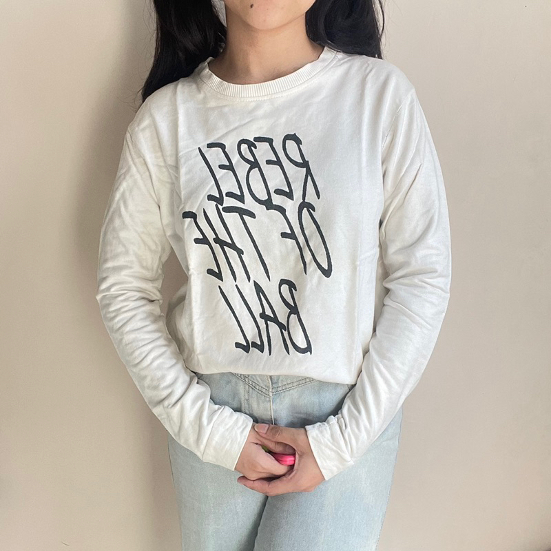 Putih เสื้อกันหนาว SWEATSHIRT GAUDI PRINT WHITE WRITING WHITE SMOOTH ADEM THICK THIN OFF WHITE WHITE