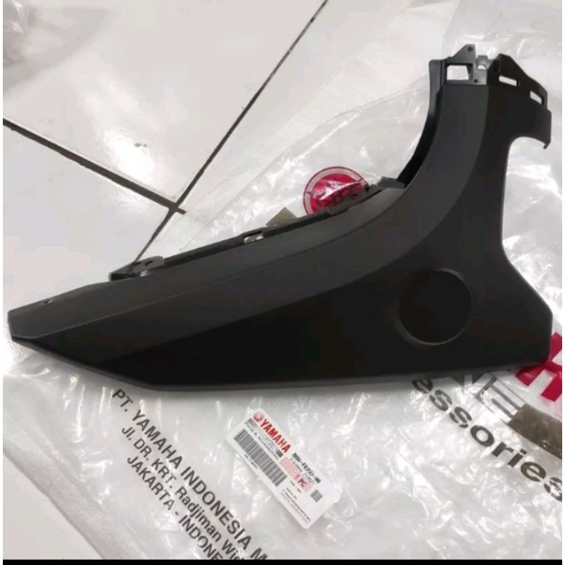 ฝาครอบแผงด้านหน้าไฟเลี้ยวซ้ายด้านบน Yamaha NMax 2020 B6H-F835U-00 ORIGINAL